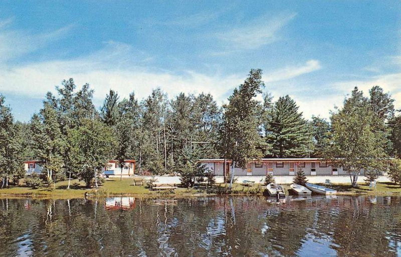 Tower Shore Motel and Camping (Tower Shore Motel) - Vintage Postcard
